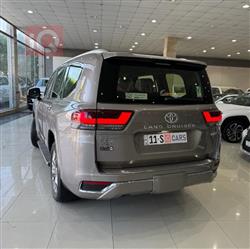 تۆیۆتا لاند کروزەر